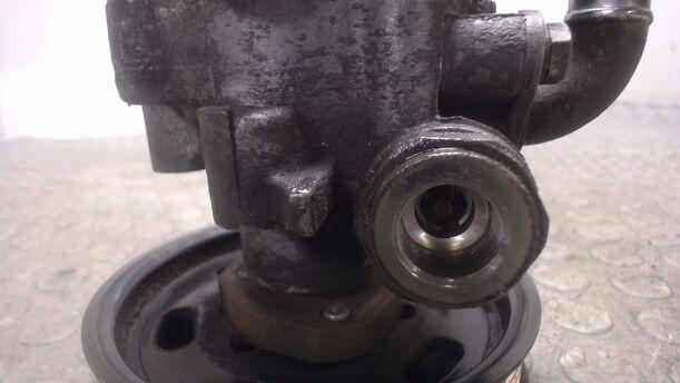 Foto: PUMPE SERVOLENKUNG / SERVOPUMPE eines Skoda Octavia 1.8 T Combi Viva X