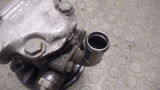 Foto: PUMPE SERVOLENKUNG / SERVOPUMPE eines Skoda Octavia 1.8 T Combi Viva X