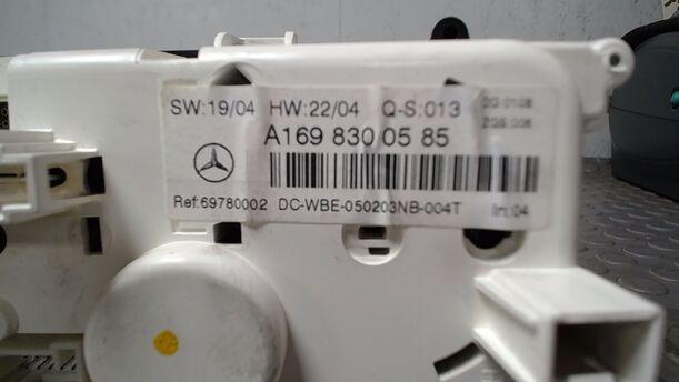 Foto: HEIZUNGSBETÄTIGUNG eines Mercedes-Benz A 150 Viva X