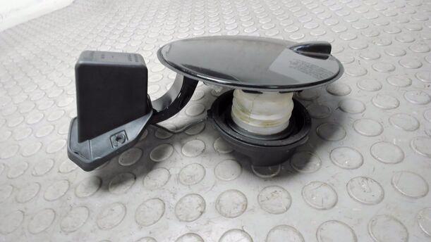 Foto: TANKKLAPPE / TANKDECKEL eines Opel Corsa 1.4 16V Viva X