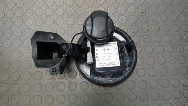Foto: TANKKLAPPE / TANKDECKEL eines Opel Corsa 1.4 16V Viva X