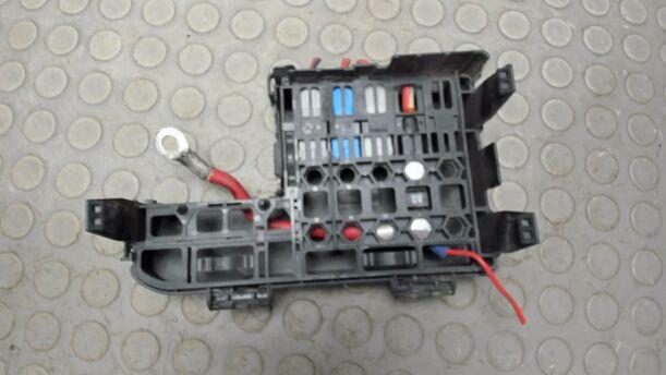 Foto: SICHERUNGSKASTEN BATTERIE eines Opel Corsa 1.4 16V Viva X