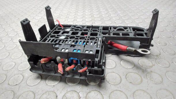 Foto: SICHERUNGSKASTEN BATTERIE eines Opel Corsa 1.4 16V Viva X