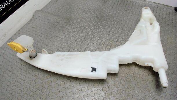 Foto: SCHEIBENWASCHBEHÄLTER eines Ford Focus Viva X