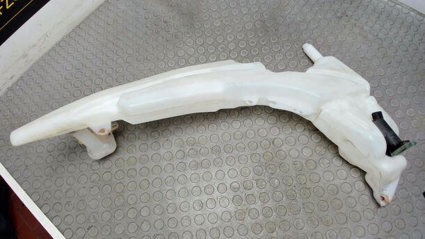 Foto: SCHEIBENWASCHBEHÄLTER eines Ford Focus Viva X