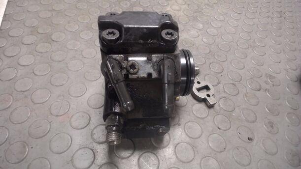Foto: DIESELEINSPRITZPUMPE eines Opel Corsa 1.3 CDTI Viva X