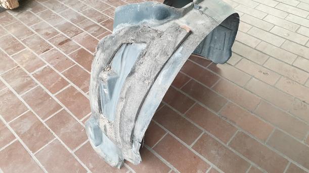 Foto: INNENKOTFLÜGEL / RADHAUSSCHALE LINKS eines Peugeot 407 HDi 205 Bi-Turbo Automatik Viva X
