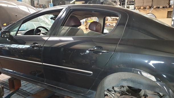 Foto: TÜR HINTEN LINKS eines Peugeot 407 HDi 205 Bi-Turbo Automatik Viva X