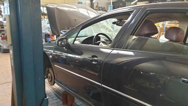 Foto: TÜR VORN LINKS eines Peugeot 407 HDi 205 Bi-Turbo Automatik Viva X