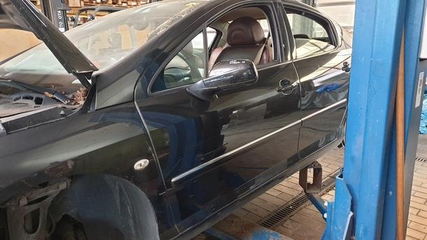 Foto: TÜR VORN LINKS eines Peugeot 407 HDi 205 Bi-Turbo Automatik Viva X