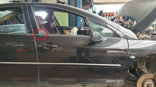 Foto: TÜR VORN RECHTS eines Peugeot 407 HDi 205 Bi-Turbo Automatik Viva X