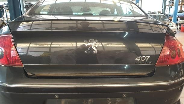 Foto: HECKDECKEL / HECKKLAPPE eines Peugeot 407 HDi 205 Bi-Turbo Automatik Viva X
