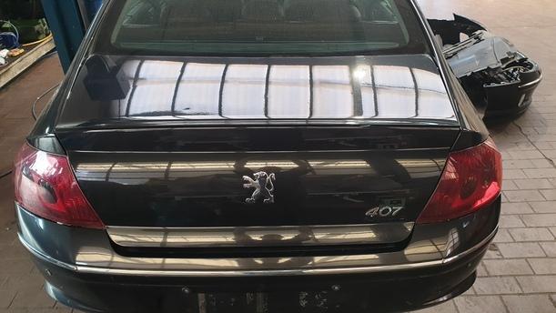 Foto: HECKDECKEL / HECKKLAPPE eines Peugeot 407 HDi 205 Bi-Turbo Automatik Viva X