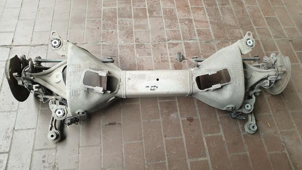 Foto: HINTERACHSE / ACHSTRÄGER HINTEN eines Peugeot 407 HDi 205 Bi-Turbo Automatik Viva X