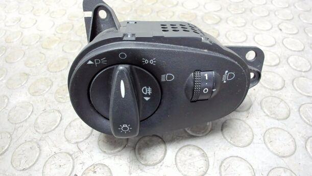 Foto: LICHTSCHALTER eines Ford Focus Viva X