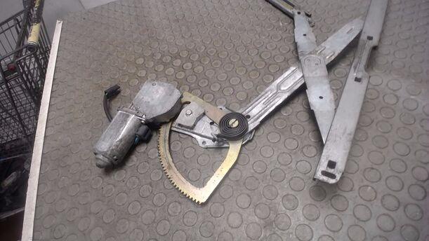 Foto: FENSTERHEBER ELEKTRISCH VORN LINKS eines Ford Scorpio GL
