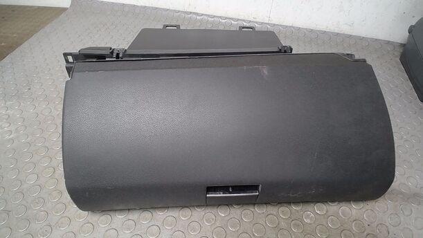 Foto: HANDSCHUHFACH eines Mercedes-Benz A 150 GL