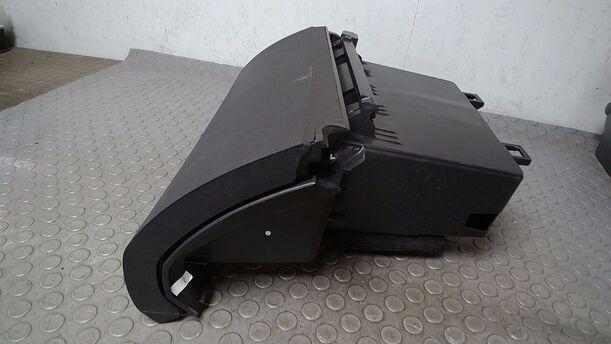 Foto: HANDSCHUHFACH eines Mercedes-Benz A 150 GL