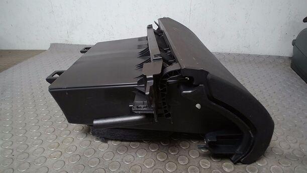 Foto: HANDSCHUHFACH eines Mercedes-Benz A 150 GL