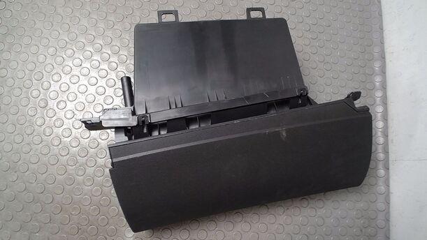Foto: HANDSCHUHFACH eines Mercedes-Benz A 150 GL