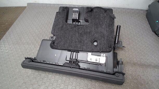 Foto: HANDSCHUHFACH eines Mercedes-Benz A 150 GL