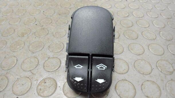 Foto: FENSTERHEBERSCHALTER eines Ford Focus GL