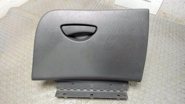Foto: HANDSCHUHFACH eines Ford Focus GL