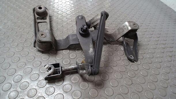 Foto: SCHALTGESTÄNGE eines Opel Corsa 1.0 12V GL
