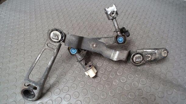 Foto: SCHALTGESTÄNGE eines Opel Corsa 1.0 12V GL