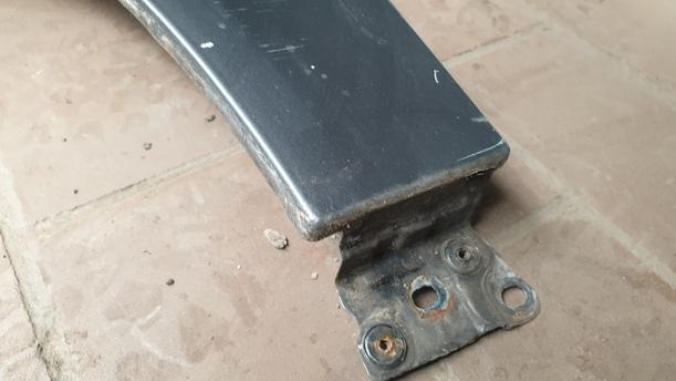 Foto: KOTFLÜGEL LINKS eines Audi A4 1.6 GL