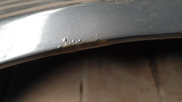 Foto: KOTFLÜGEL LINKS eines Audi A4 1.6 GL