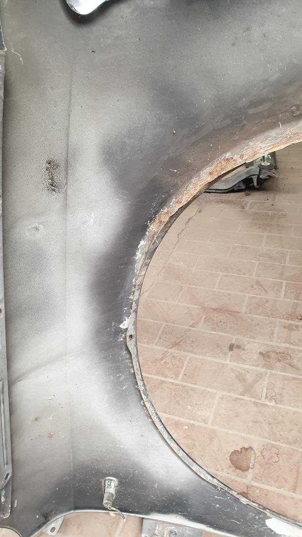 Foto: KOTFLÜGEL LINKS eines Audi A4 1.6 GL