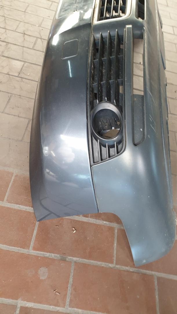 Foto: STOSSFÄNGER/ STOßSTANGE VORN eines Audi A4 1.6 GL
