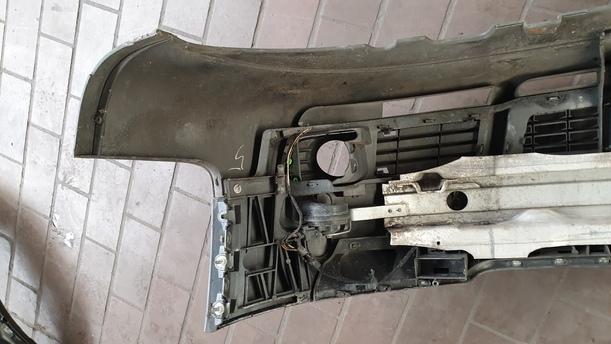 Foto: STOSSFÄNGER/ STOßSTANGE VORN eines Audi A4 1.6 GL