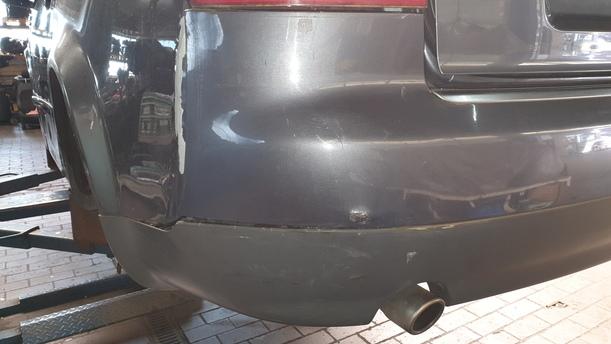 Foto: STOSSFÄNGER/ STOßSTANGE HINTEN ( LIMOUSINE ) eines Audi A4 1.6 GL