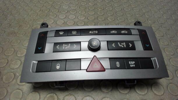 Foto: HEIZUNGSBETÄTIGUNG eines Peugeot 407 HDi 205 Bi-Turbo Automatik Trend