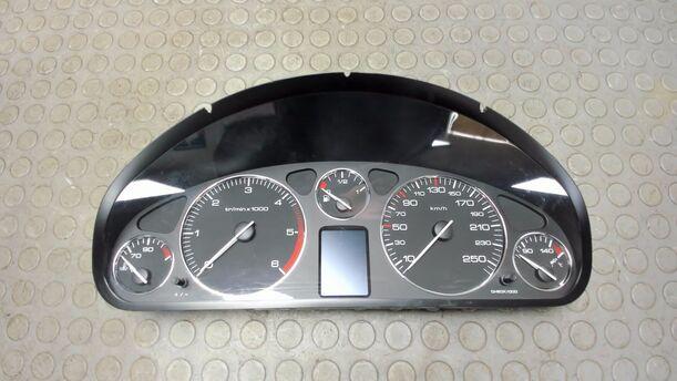 Foto: TACHOEINHEIT / KOMBIINSTRUMENT eines Peugeot 407 HDi 205 Bi-Turbo Automatik Trend