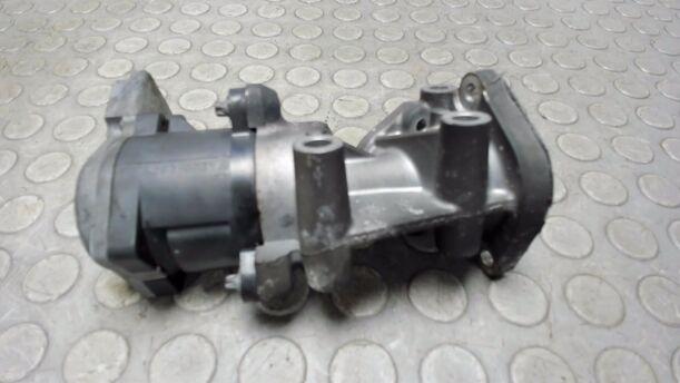 Foto: ABGASRÜCKFÜHRUNGSVENTIL eines Peugeot 407 HDi 205 Bi-Turbo Automatik Trend