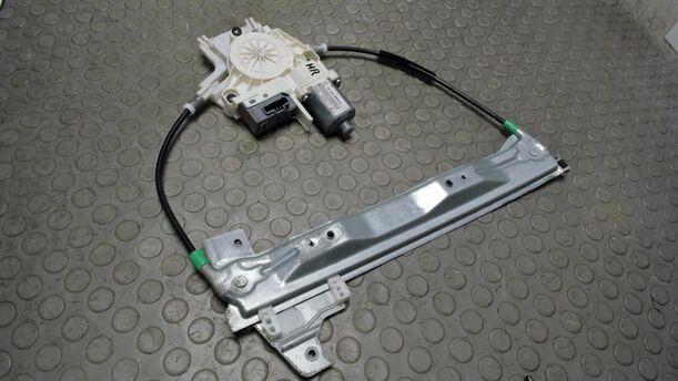 Foto: FENSTERHEBER HINTEN RECHTS ELEKTRISCH eines Peugeot 407 HDi 205 Bi-Turbo Automatik Trend