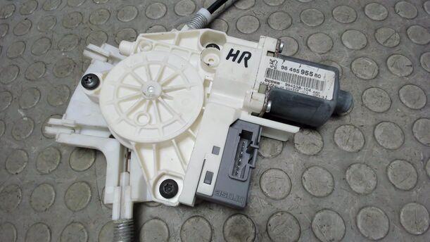 Foto: FENSTERHEBER HINTEN RECHTS ELEKTRISCH eines Peugeot 407 HDi 205 Bi-Turbo Automatik Trend