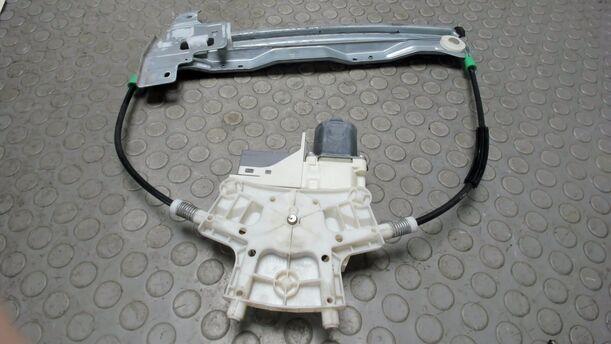 Foto: FENSTERHEBER HINTEN RECHTS ELEKTRISCH eines Peugeot 407 HDi 205 Bi-Turbo Automatik Trend