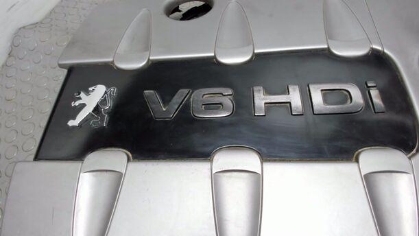 Foto: MOTORABDECKUNG OBEN eines Peugeot 407 HDi 205 Bi-Turbo Automatik GL