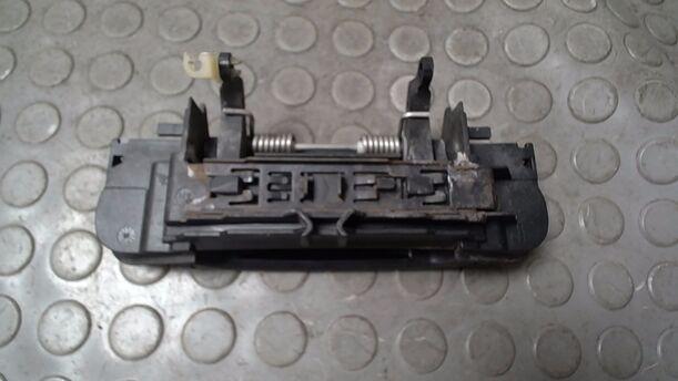 Foto: TÜRAUSSENGRFF HINTEN LINKS eines Audi A4 1.6 GL