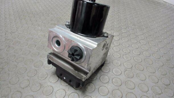 Foto: HAUPTBREMSAGGREGAT ABS eines Peugeot 407 HDi 205 Bi-Turbo Automatik GL