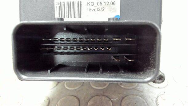 Foto: HAUPTBREMSAGGREGAT ABS eines Peugeot 407 HDi 205 Bi-Turbo Automatik GL