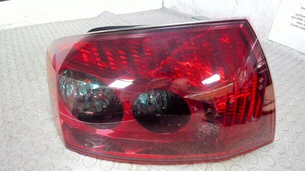 Foto: HECKLEUCHTE / RÜCKLICHT LINKS ( LIMOUSINE ) eines Peugeot 407 HDi 205 Bi-Turbo Automatik GL
