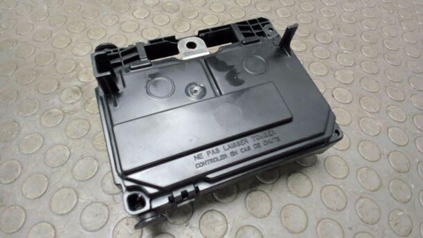 Foto: SICHERUNGSKASTEN eines Peugeot 407 HDi 205 Bi-Turbo Automatik GL