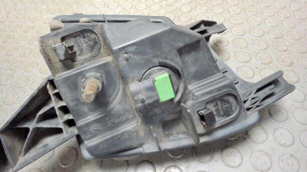 Foto: NEBELSCHEINWERFER RECHTS eines Peugeot 407 HDi 205 Bi-Turbo Automatik GL