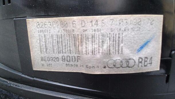 Foto: TACHOEINHEIT/ KOMBIINSTRUMENT eines Audi A4 1.6 GL