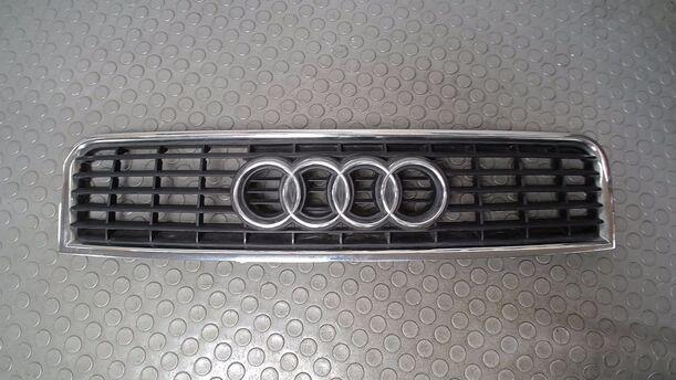 Foto: KÜHLERGRILL eines Audi A4 1.6